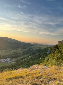 Vue sur Boussière depuis le rocher qui surplombe la réserve , belle promenade !