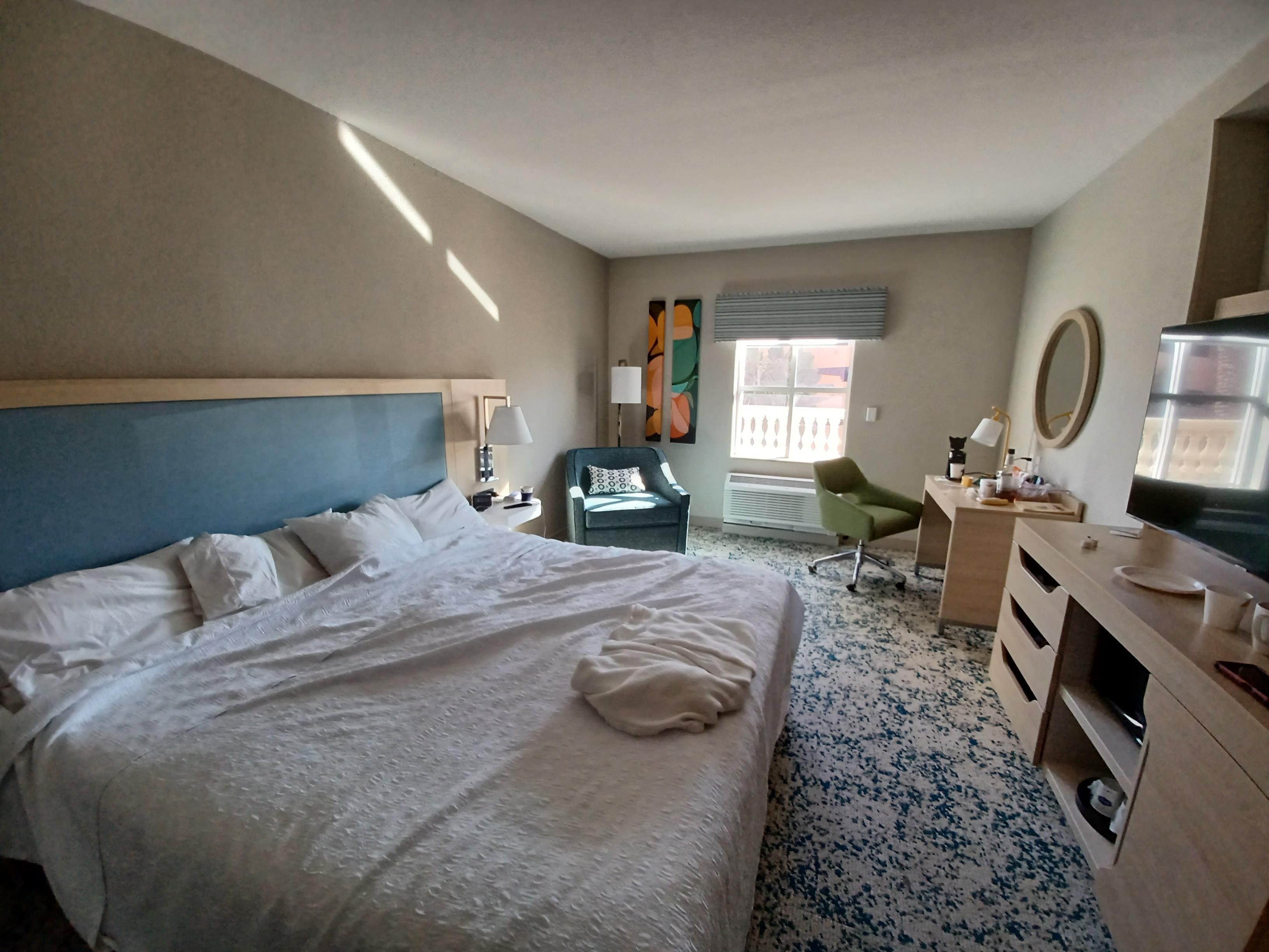 1 bed, 2 chairs, no table 1 desk.
The bed was good, the chairs were uncomfortable!