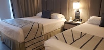 2 queen beds room