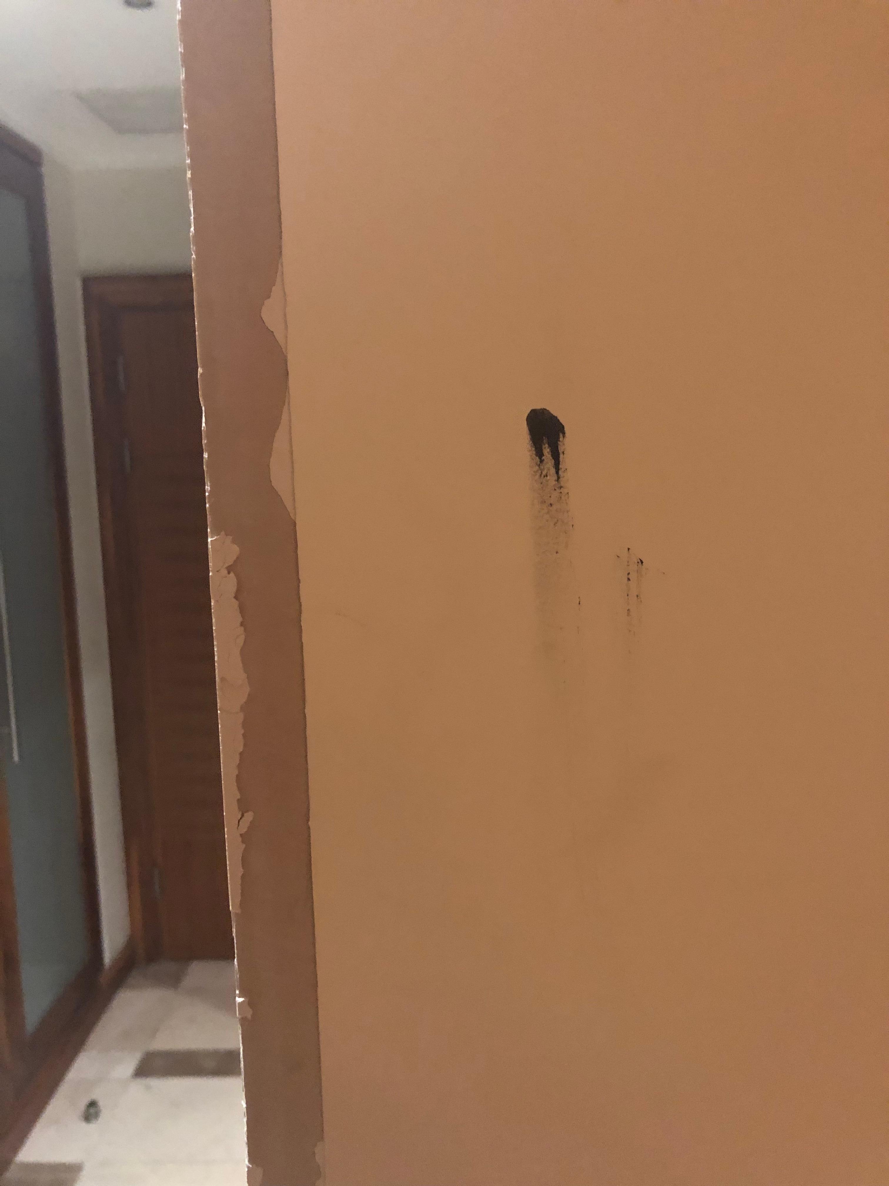 More dirt on peeling wall