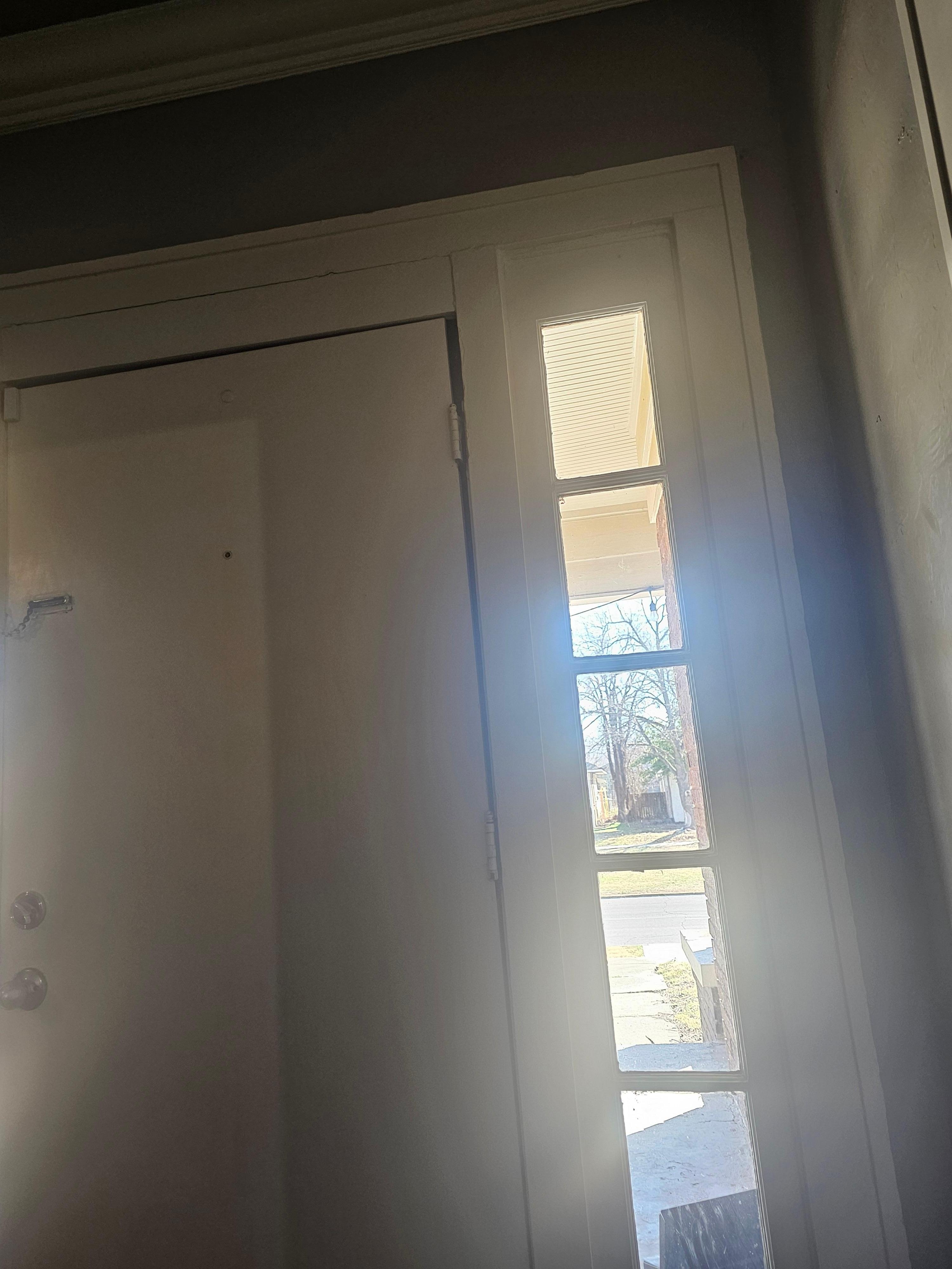 Door hinge broken. Door not sealed. Could not open the door