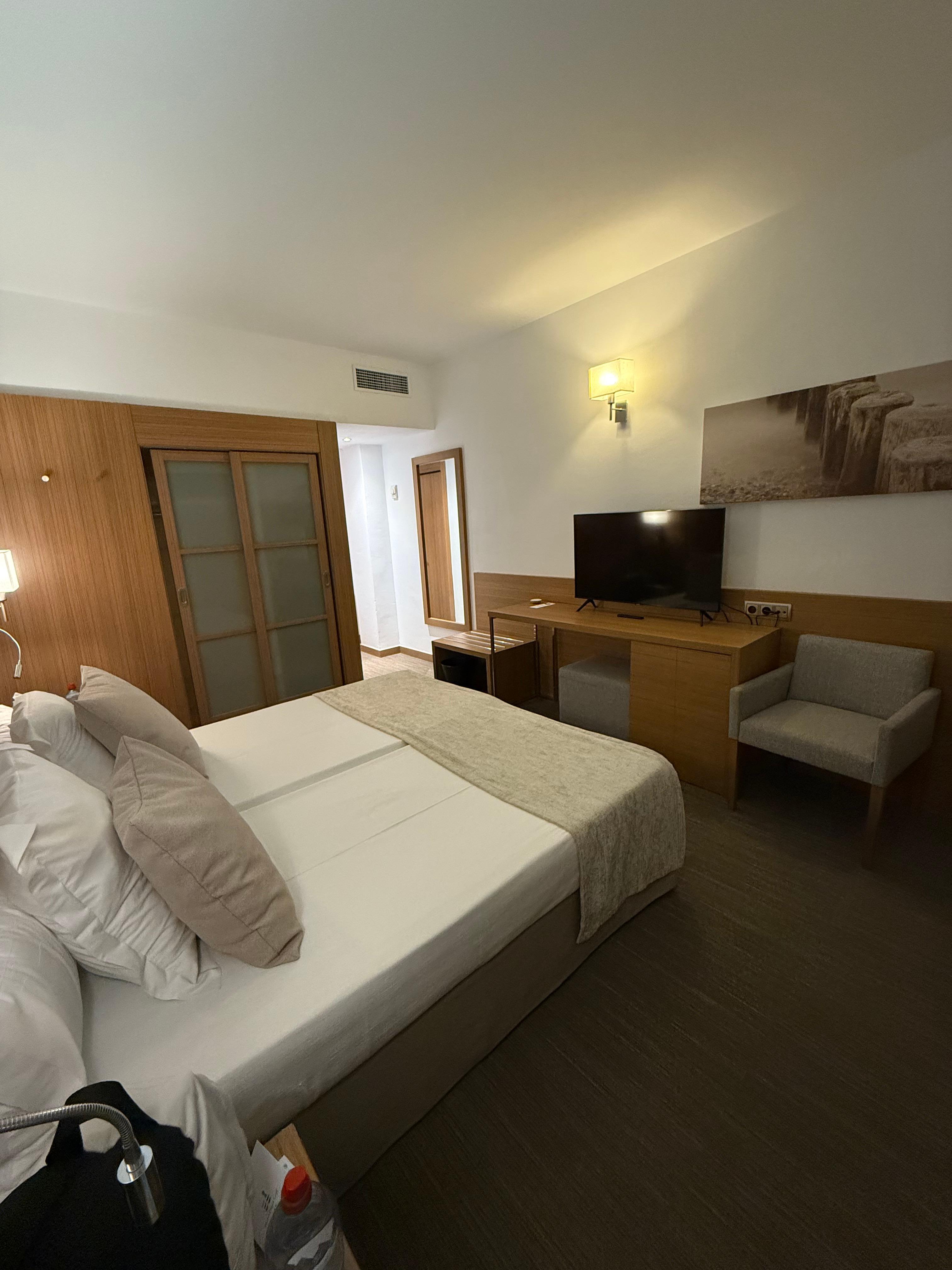 Clean, tidy with spacious bathroom