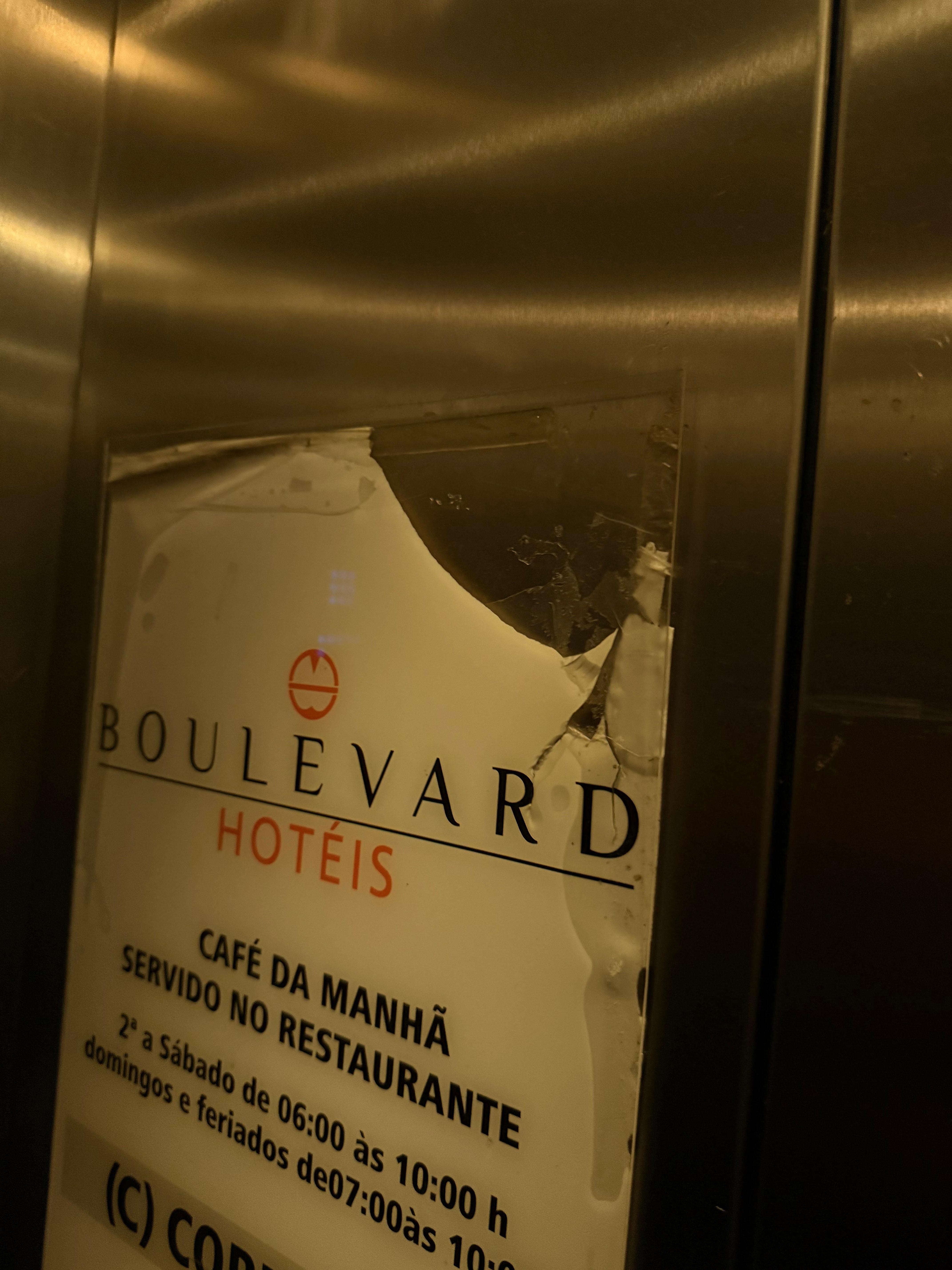 Desleixo com a identidade visual 