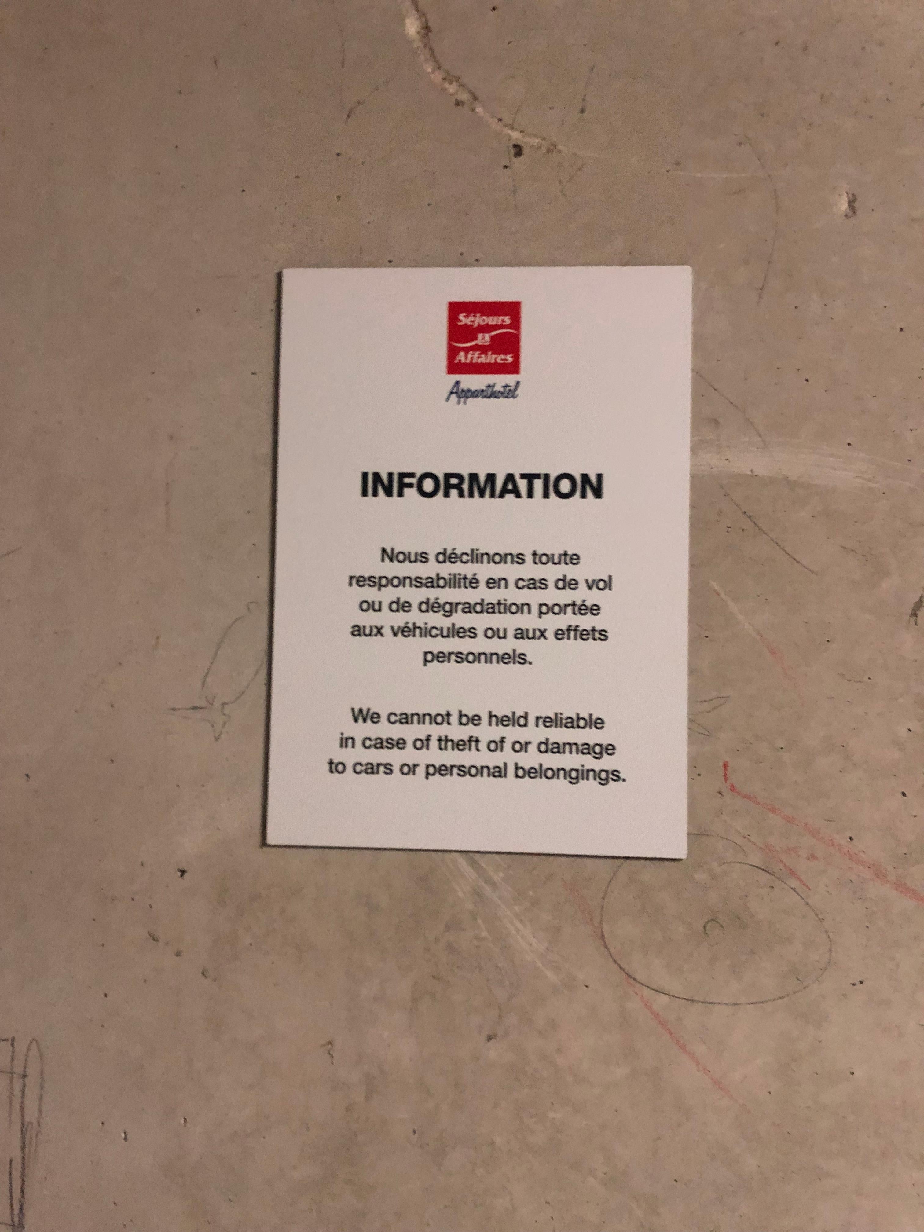 Toutes les voitures ont été vandalisées une nuit (plus de 10 voitures avec les vitres explosées) alors qu'elles étaient en sous-sol dans une zone protégée... La direction se défend d'une affiche juridiquement irrecevable.