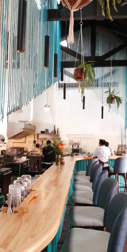 Calista es el café al lado, que tiene excelentes precios y muy ricas y saludables opciones de comida.
