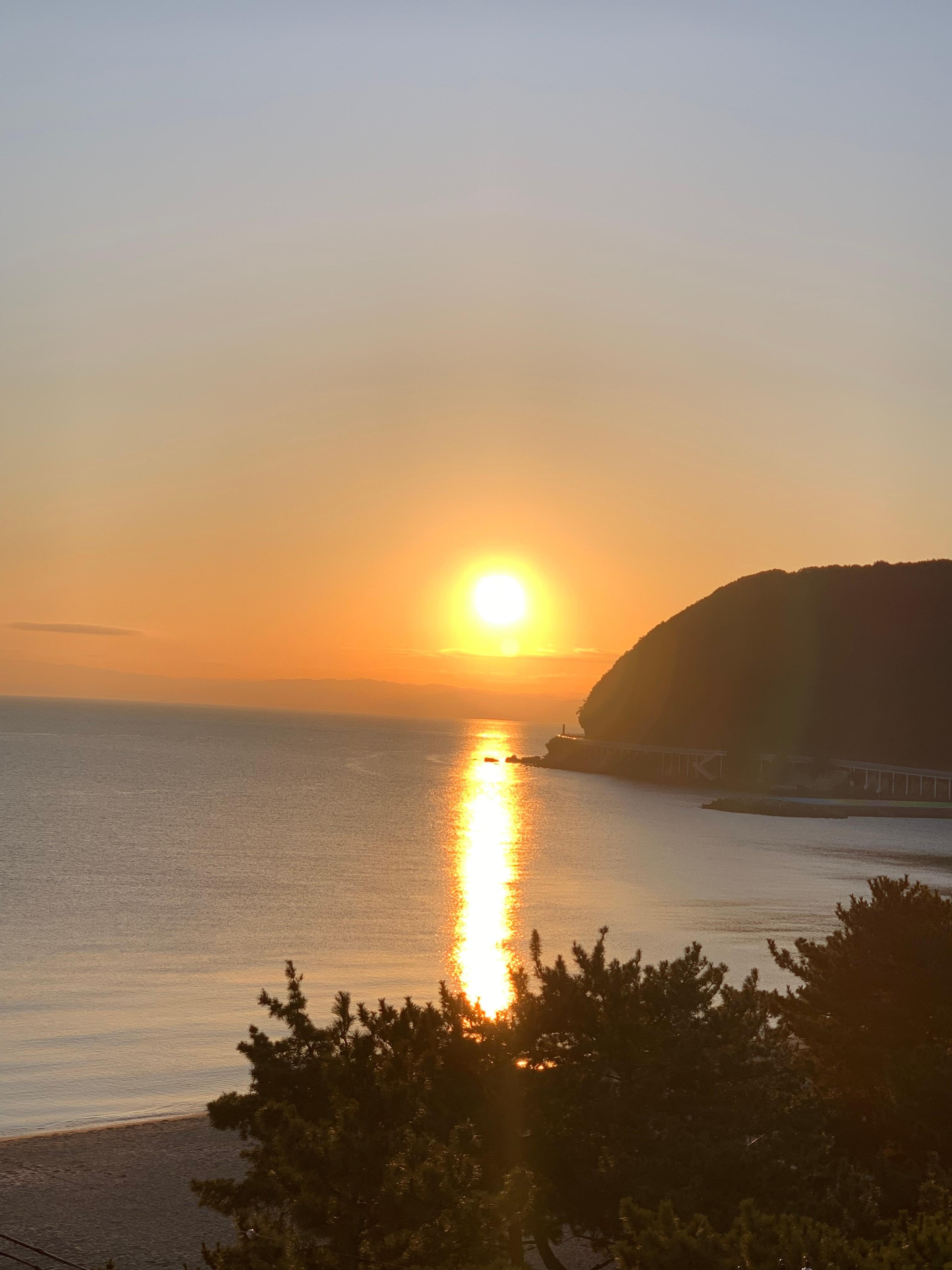 從房間的露台看到日出呢☺️