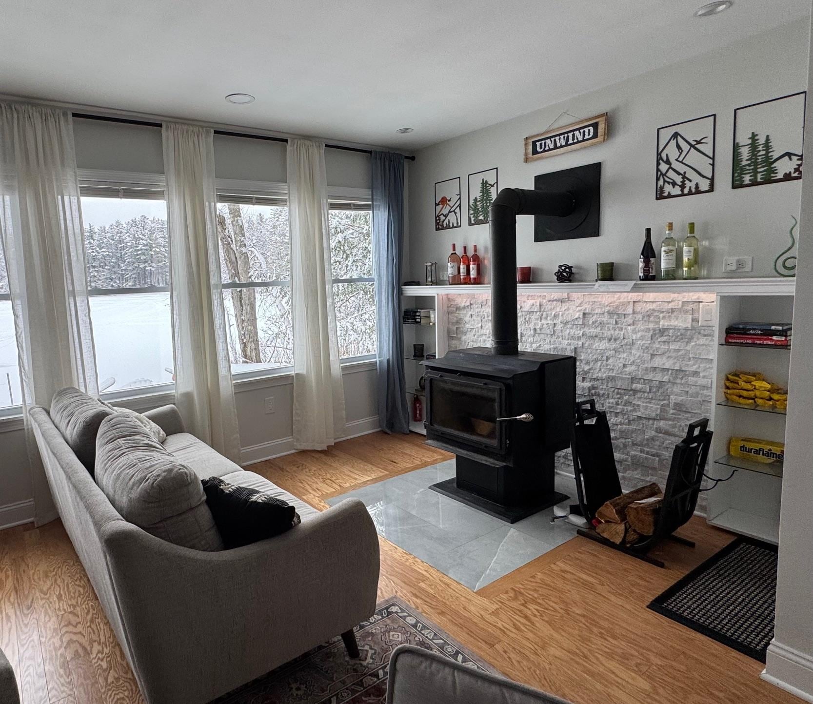 Living room (downstairs)