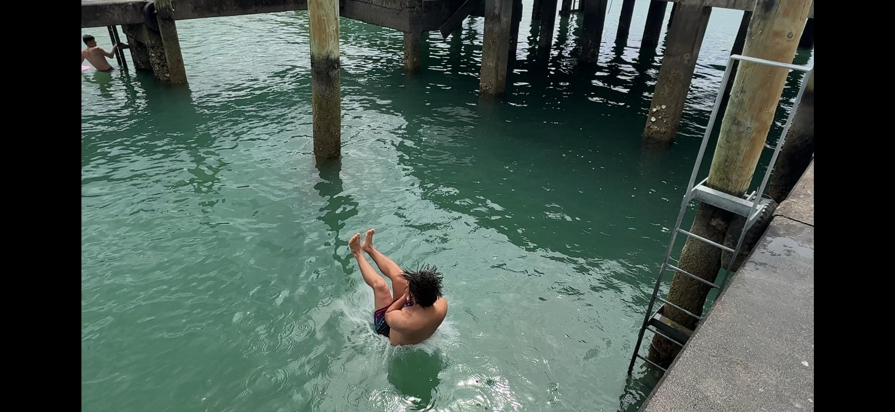 Manus off the wharf!