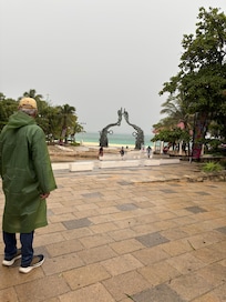 The park and beach were 3/4 blocks from the suite