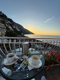 Chá oferecido pela acomodação.