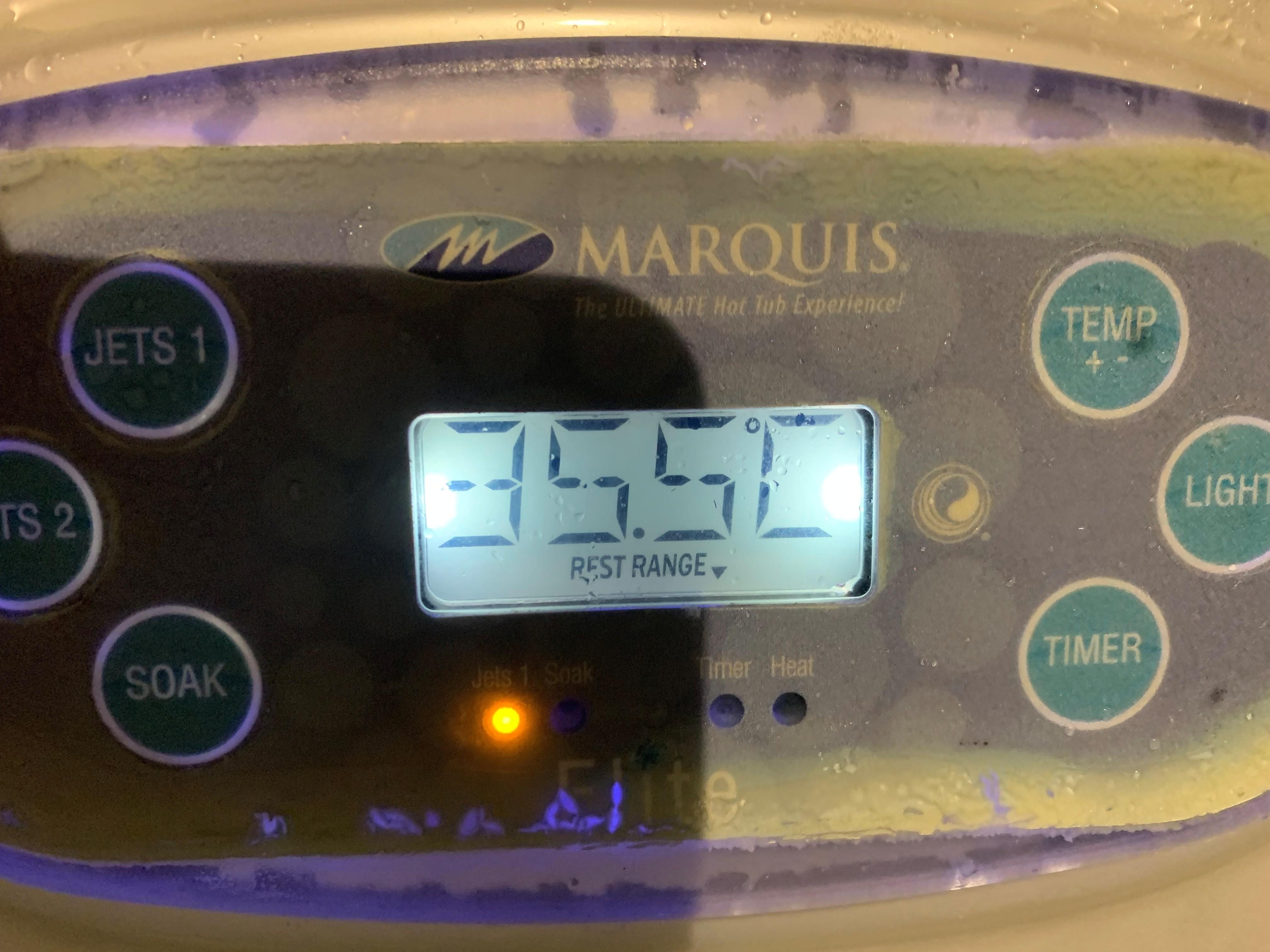 Wassertemperatur vom Whirlpool 35,5 Grad
