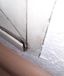 Janela em mau estado.