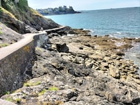 Chemin de randonnée qui longe le littoral