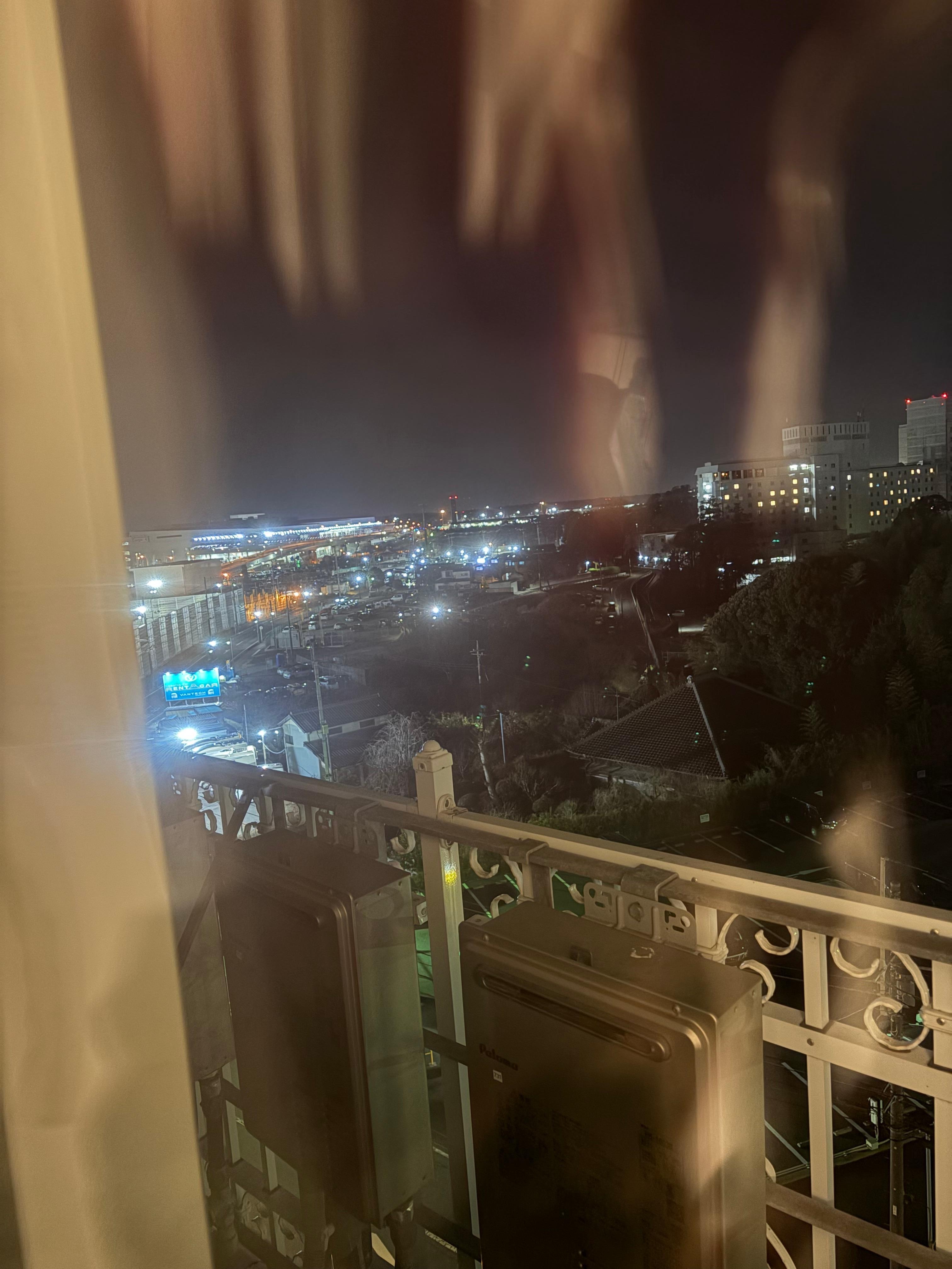 空港から近いです。ローソンが狭いですが便利でした。