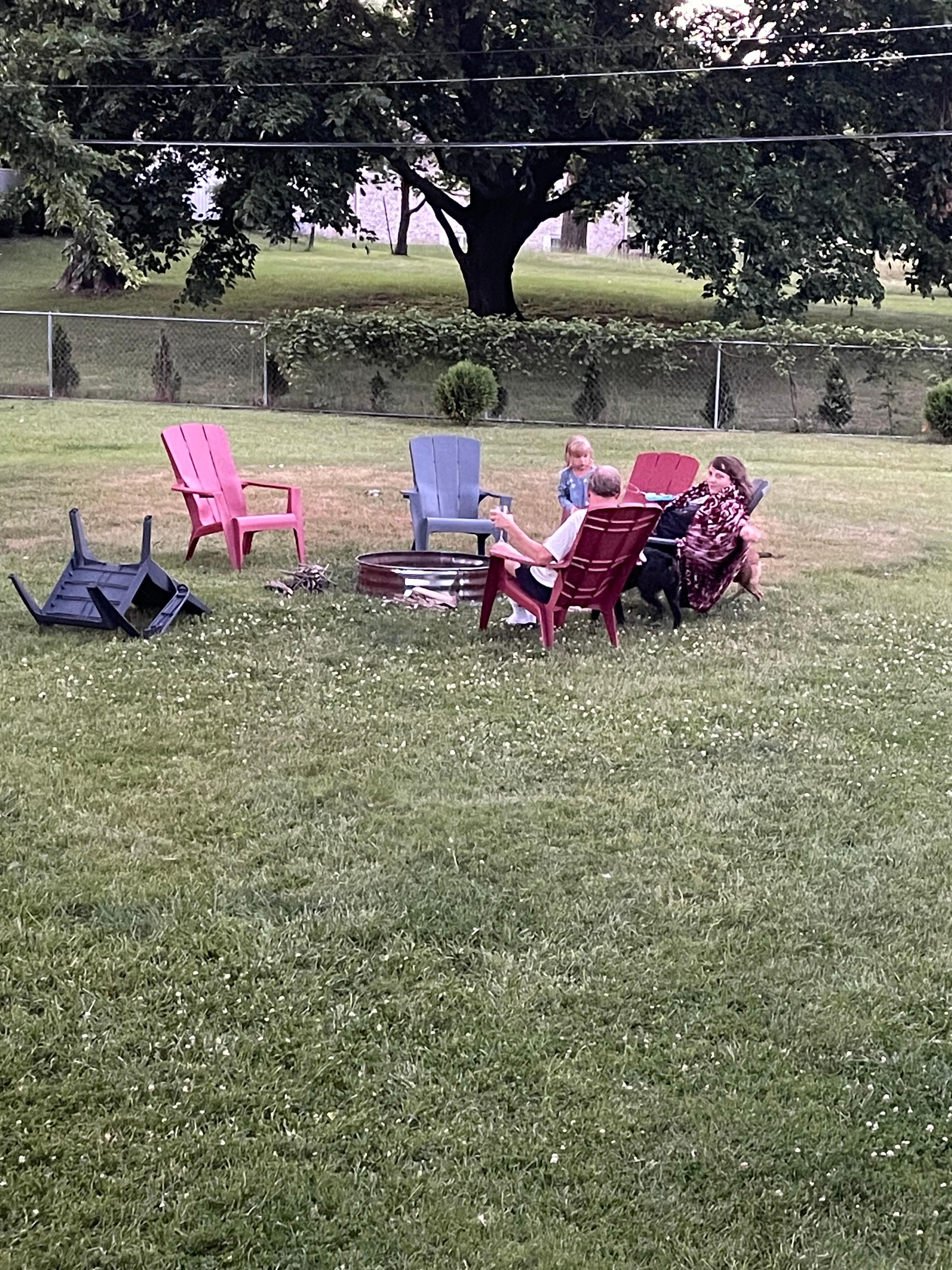 Huge backyard with everything ready for us. 