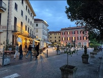 View from waters edge back toward la piazza