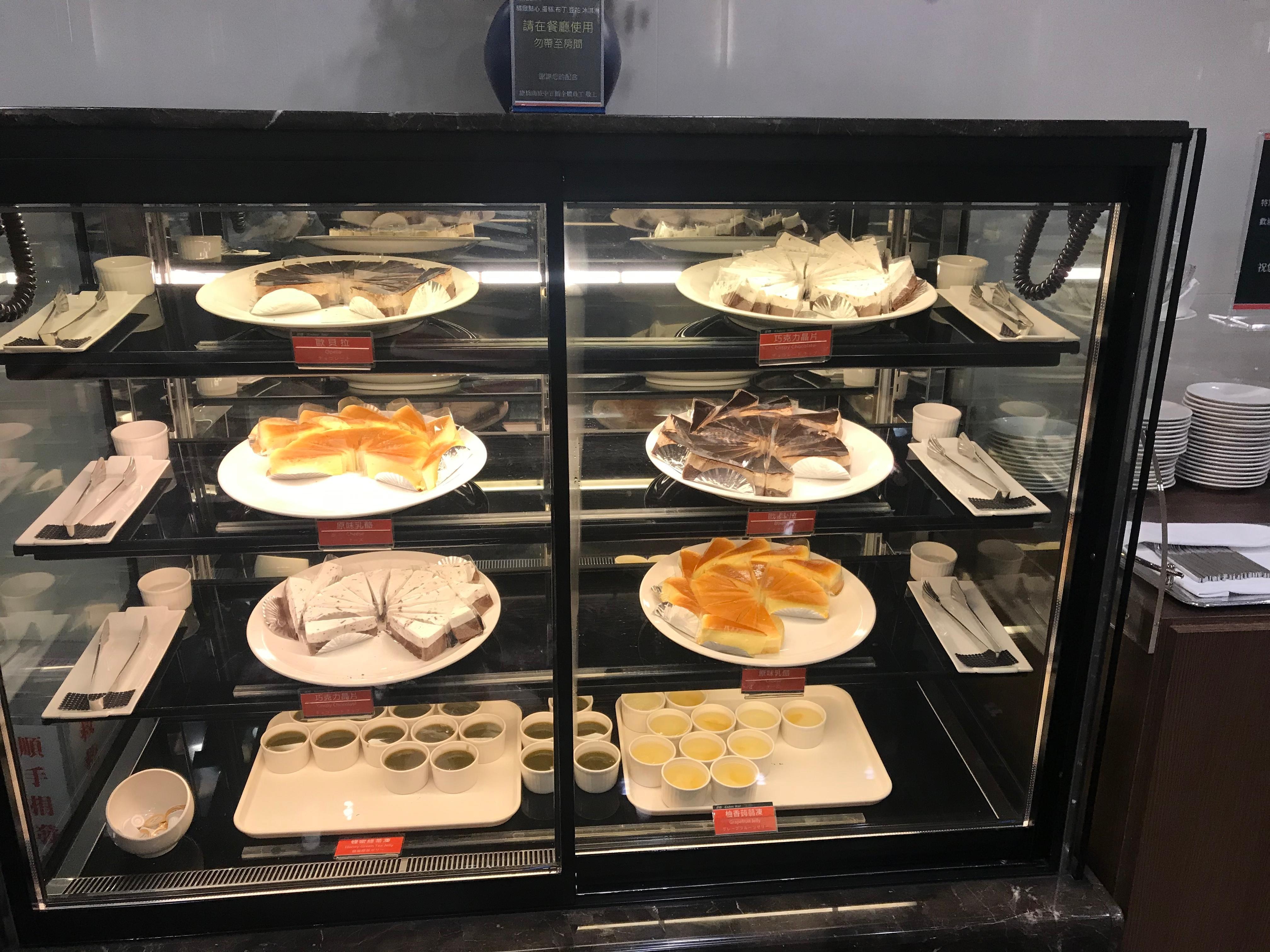 My kids loved sweet cakes served 24 hours complimentary
