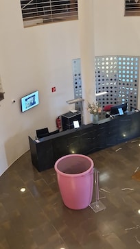 Die signature skulptur in der Lobby