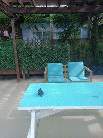 Not sure why they painted this on the bench. It makes it uncomfortable.
