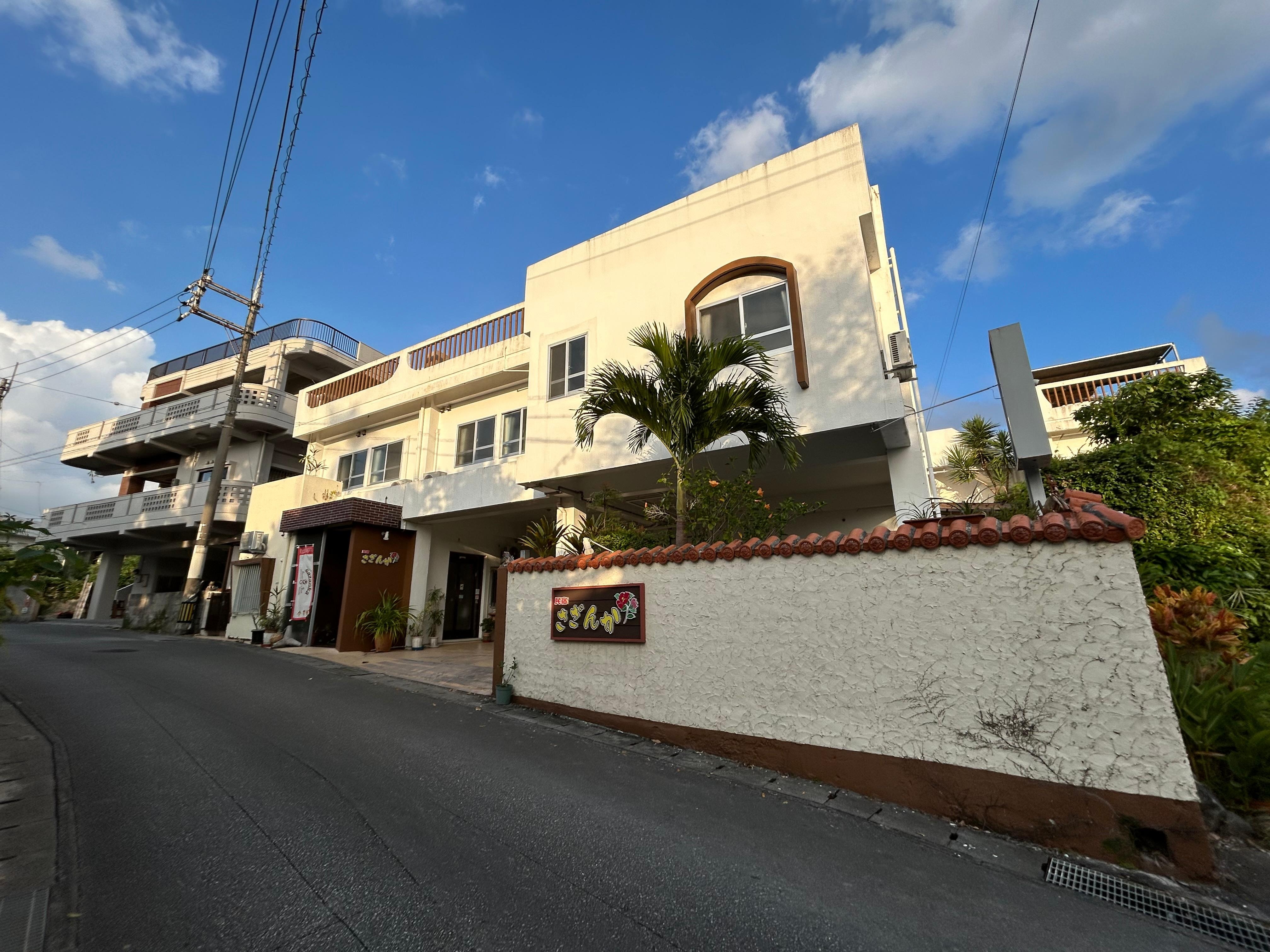 外観です。住宅街の落ち着いたロケーションです。