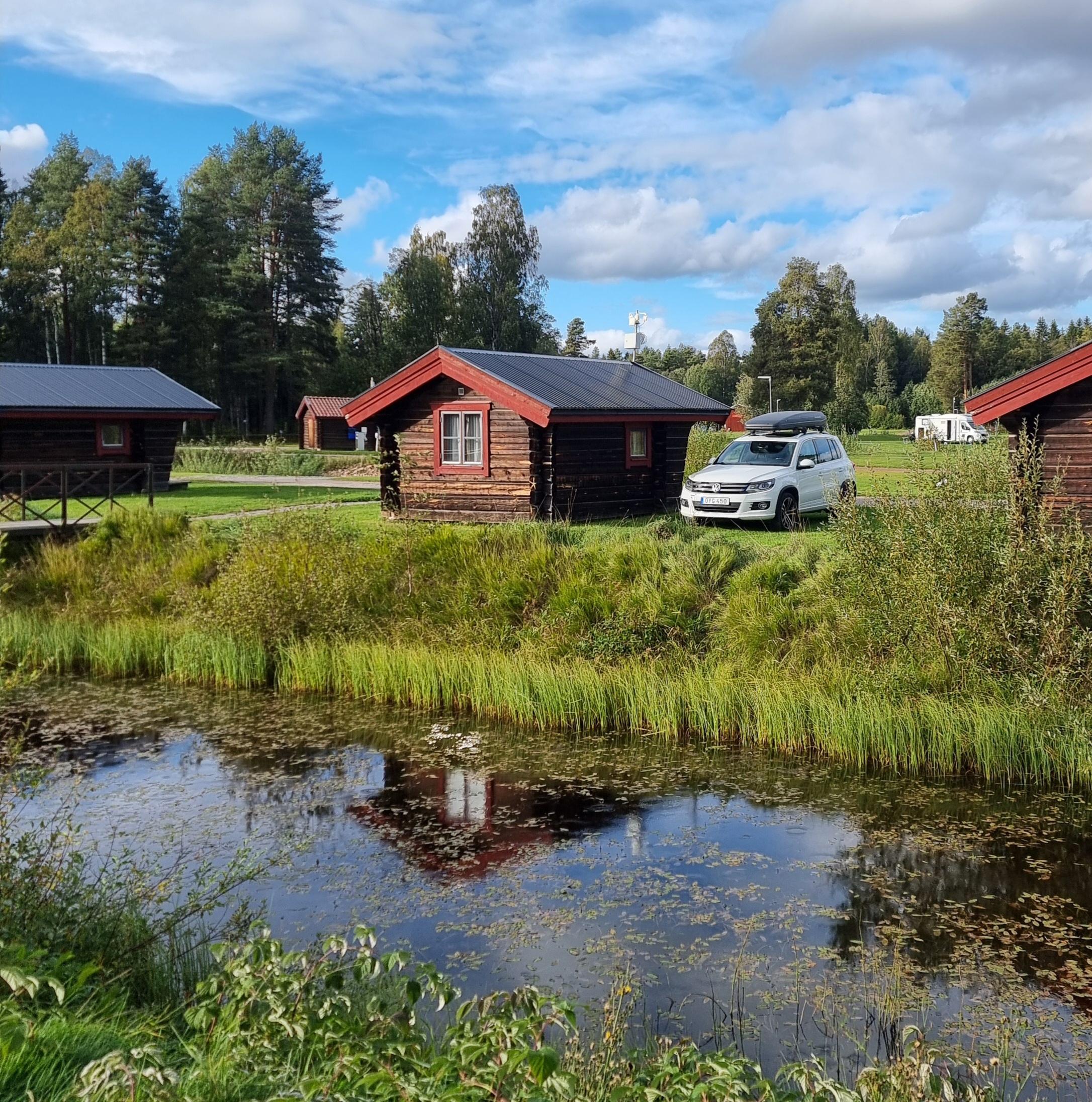 Perfekt liten stuga. Väldigt enkel men dusch och toalett var bara några steg bort!