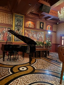 Piano bar