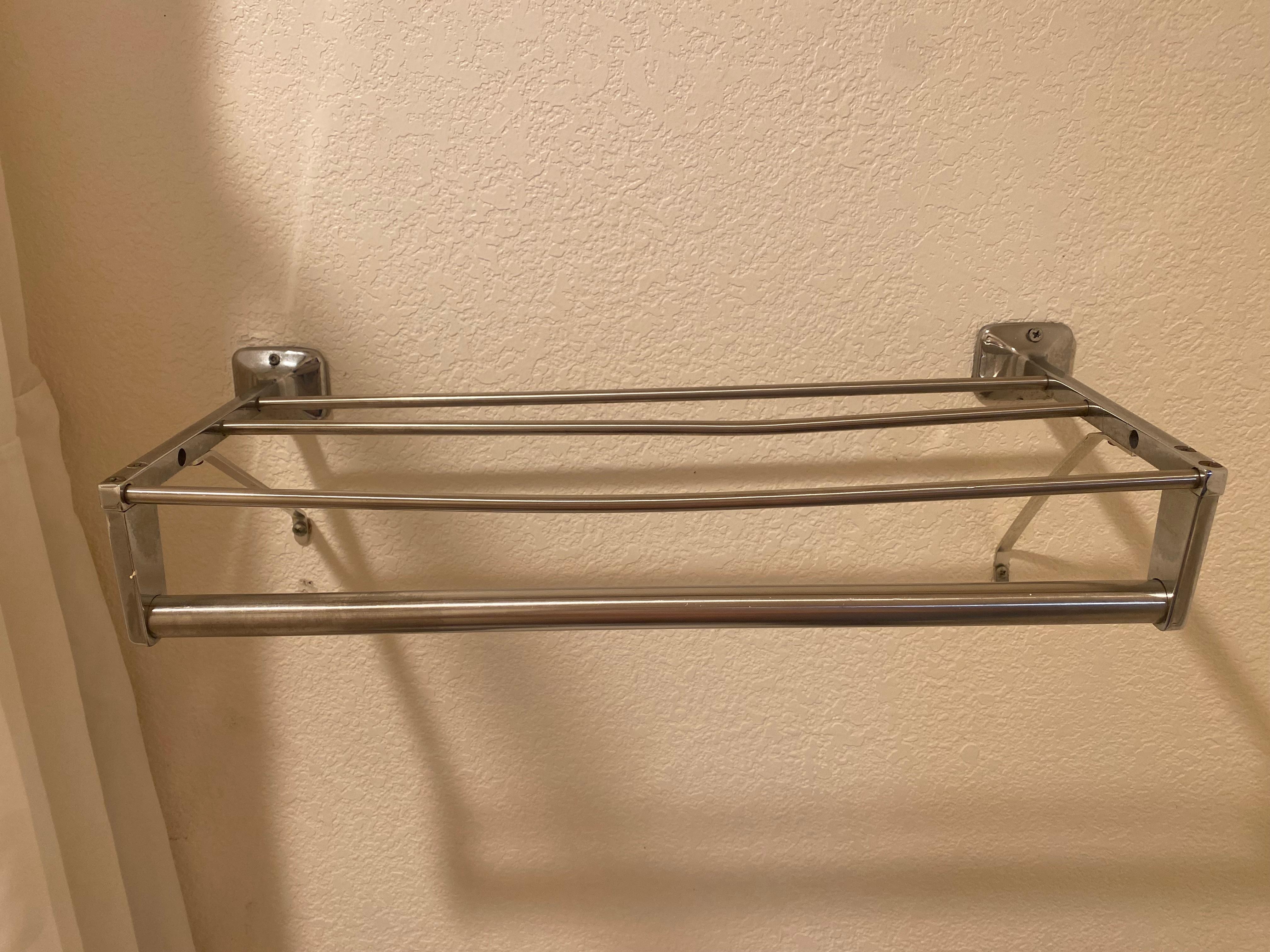 Bent towel holder