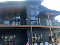 Lake side view of housr