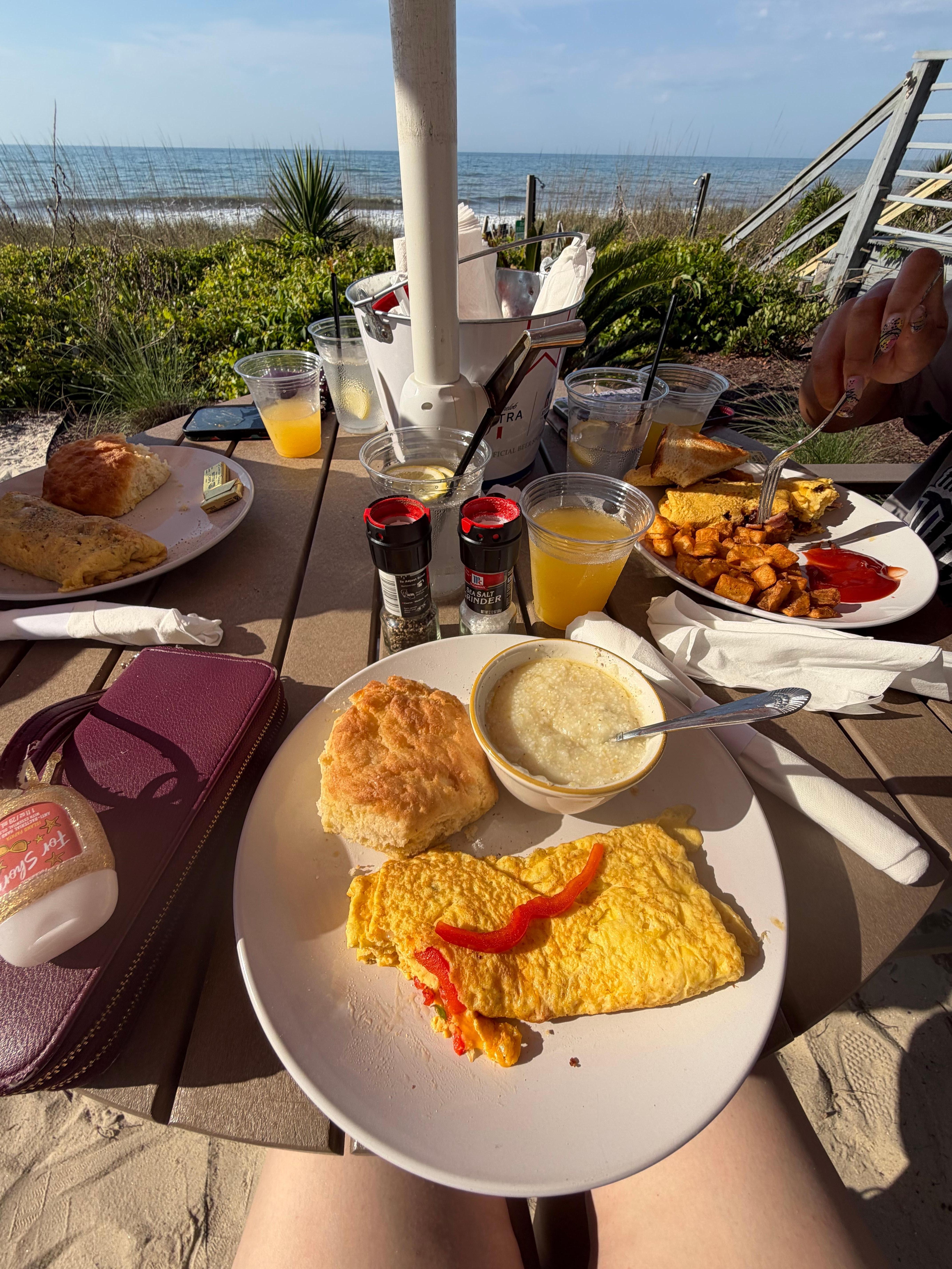 Amazing breakfast and mimosas. Great prices too!!