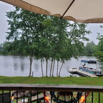Rented double-decker pontoon from Runamuck