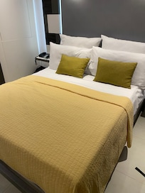 Vores seng værelset var meget lille med 2 rum. 1 bad og 1 toilet