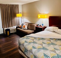 Standard smoking room - comfortable bed for a few nights