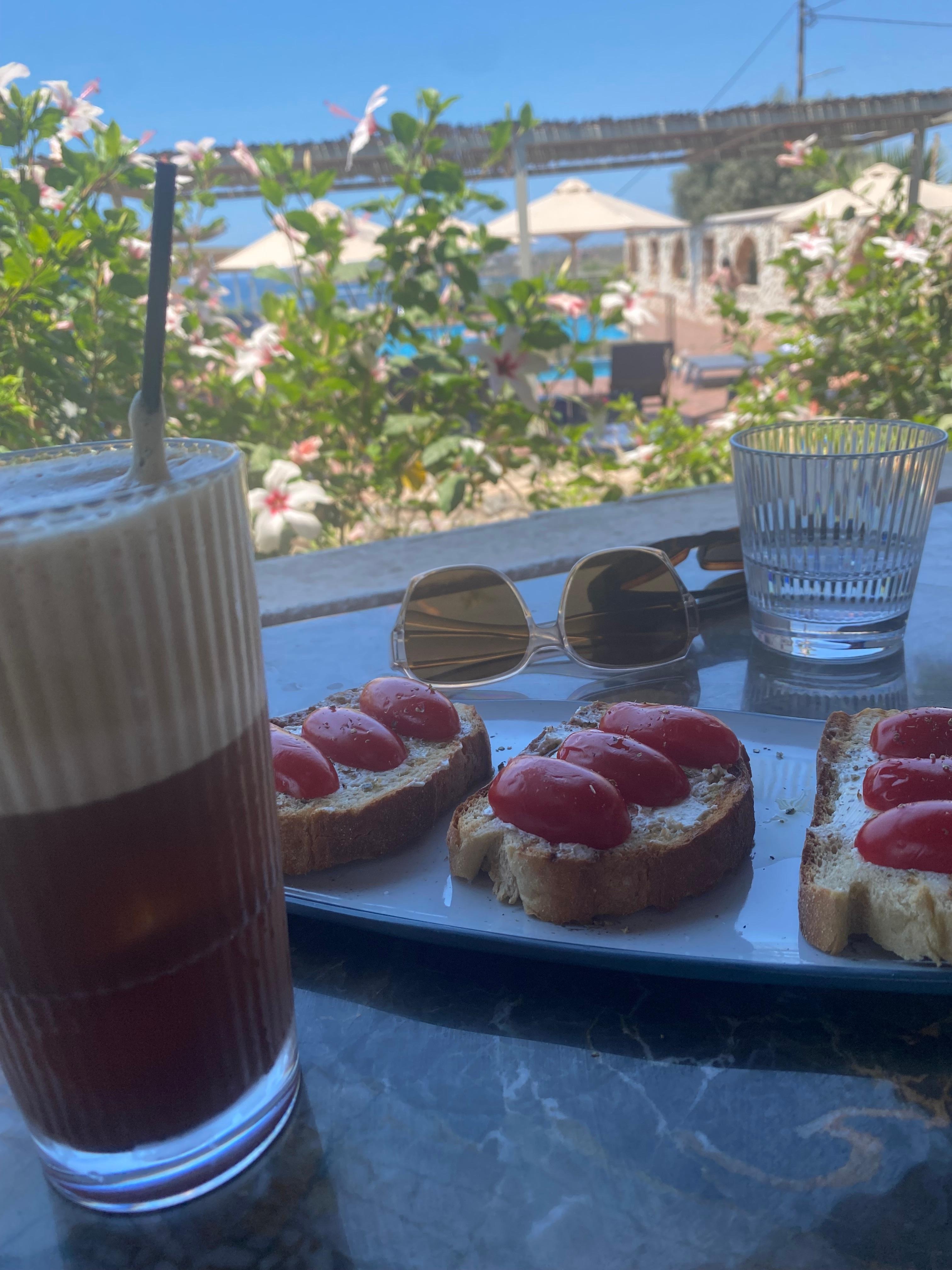 Poolbarens snack og kaffe
