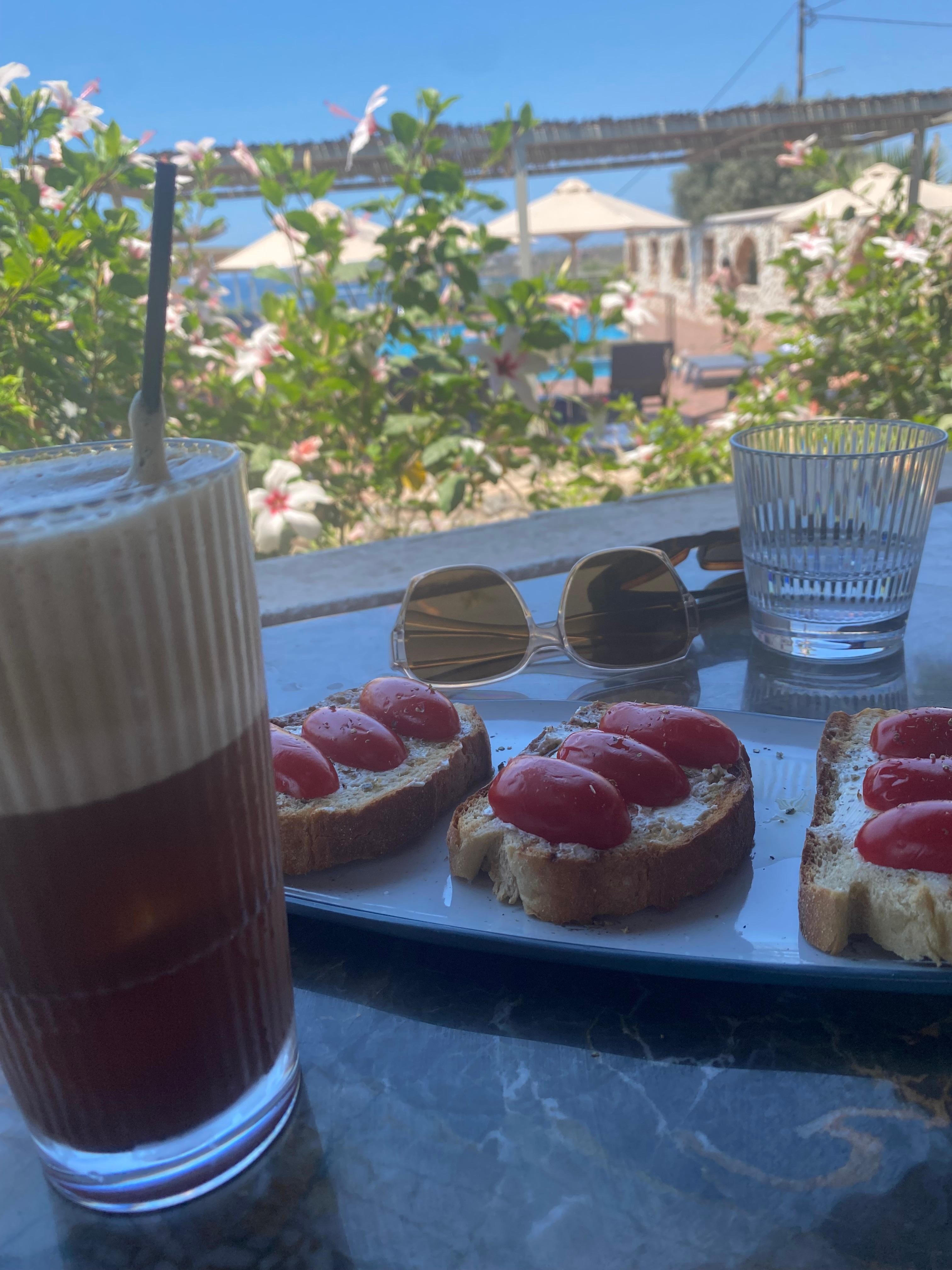 Poolbarens snack og kaffe