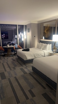 The cleanliness and comfortable bedding.