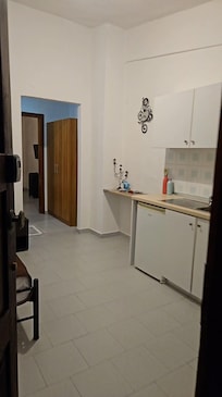 Ingresso con angolo cucina e terzo letto
