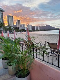 Another lovely sunrise in Paradise.