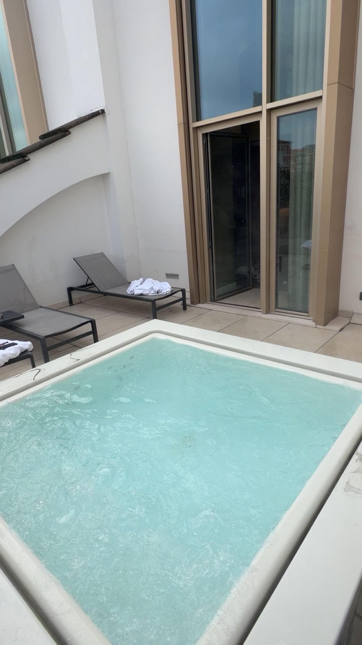 Private jacuzzi/plunge pool