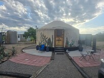 Lovely yurt and outdoor shower was amazing