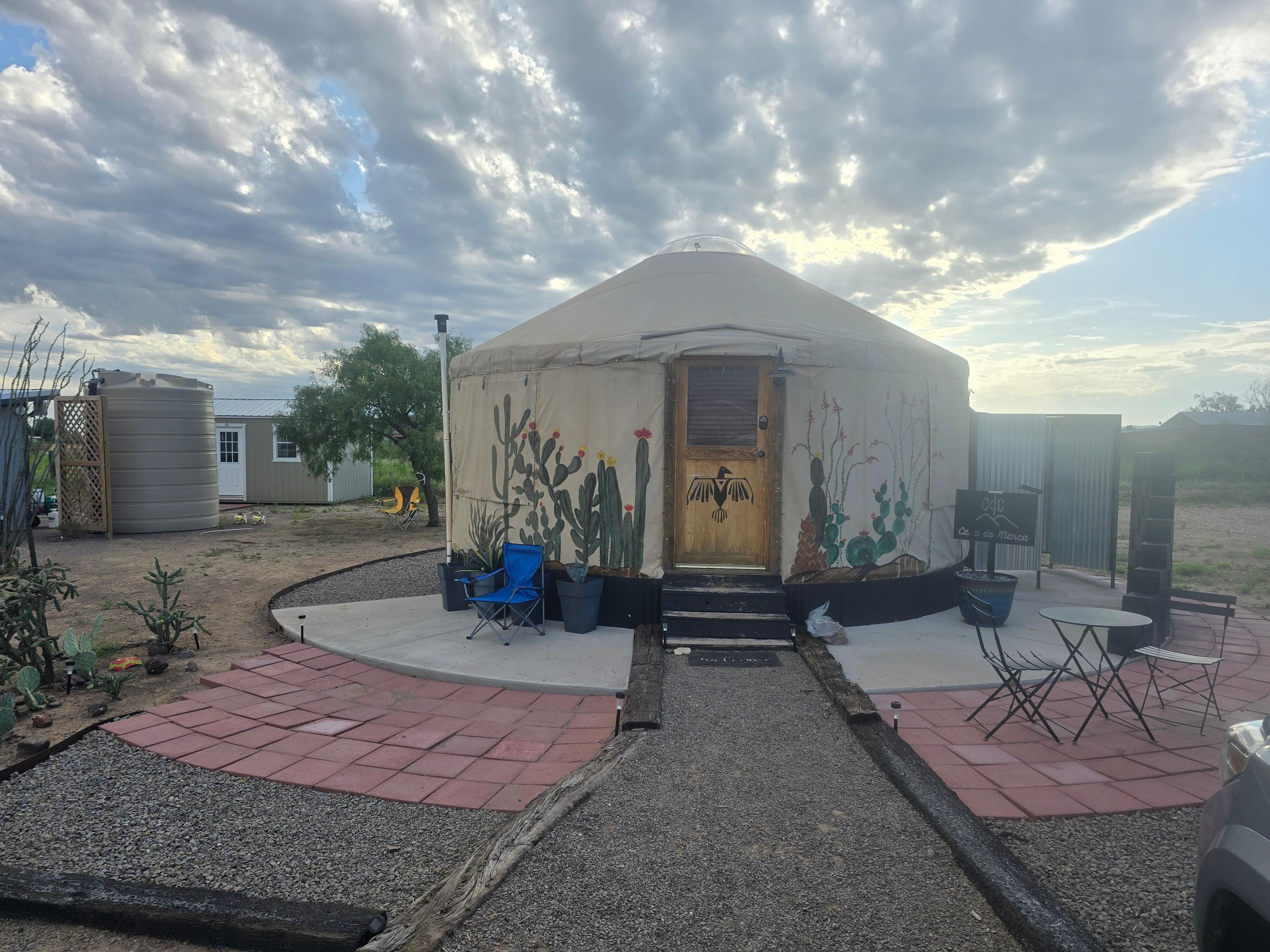 Lovely yurt and outdoor shower was amazing 