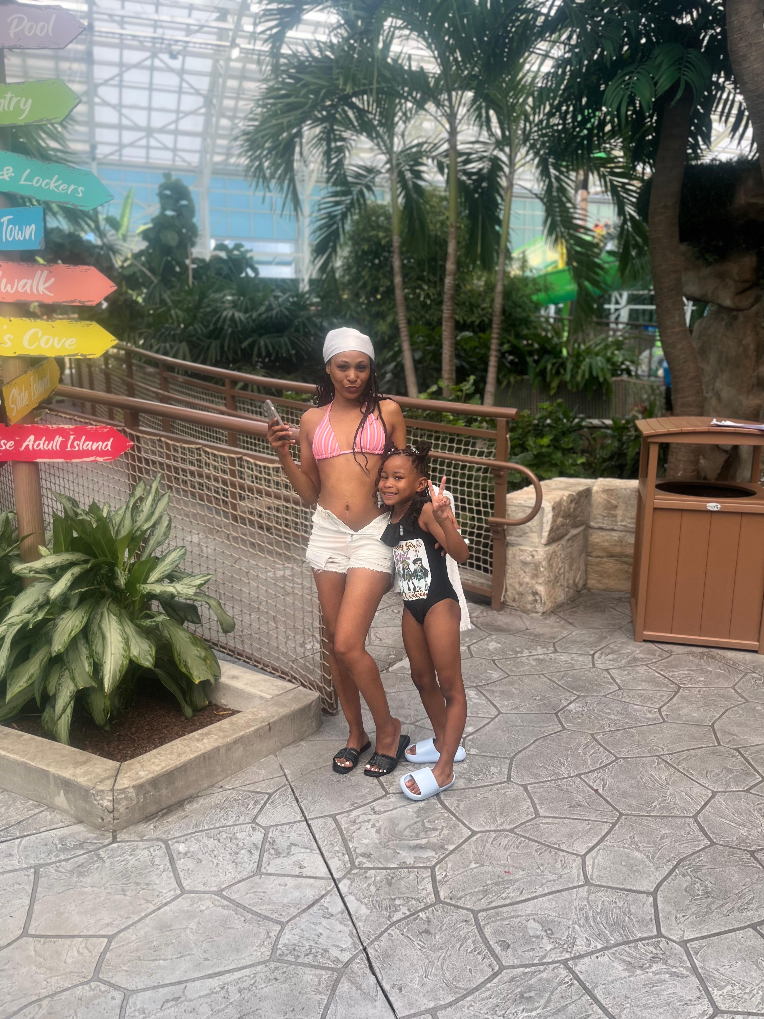 Mom and birthday girl🥰