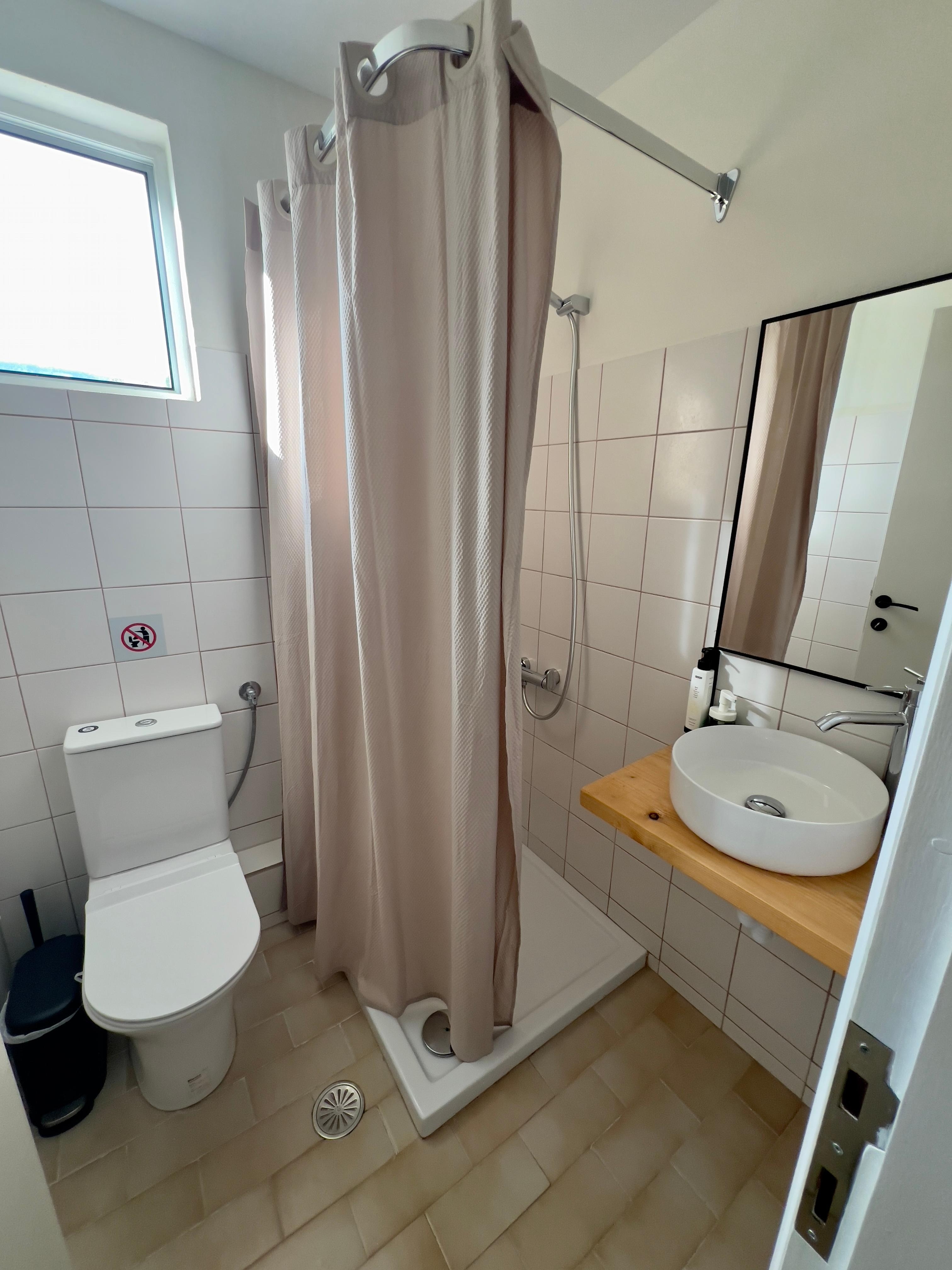 Room No. 4 bathroom