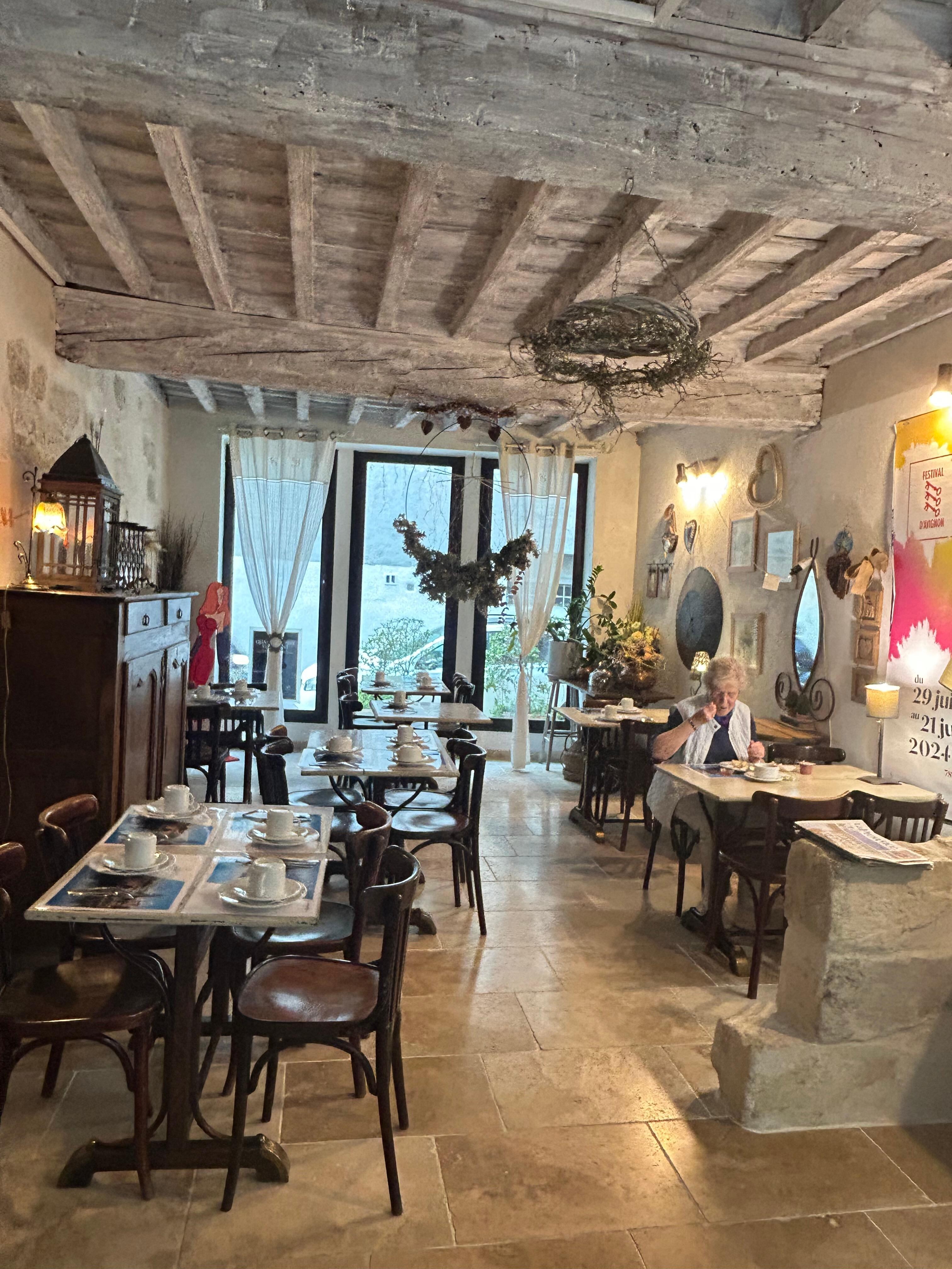 The breakfast room