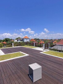 Rooftop with AMAZING BREEZE