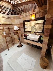 Enormous well-appointed Bathroom, including Jacuzzi
