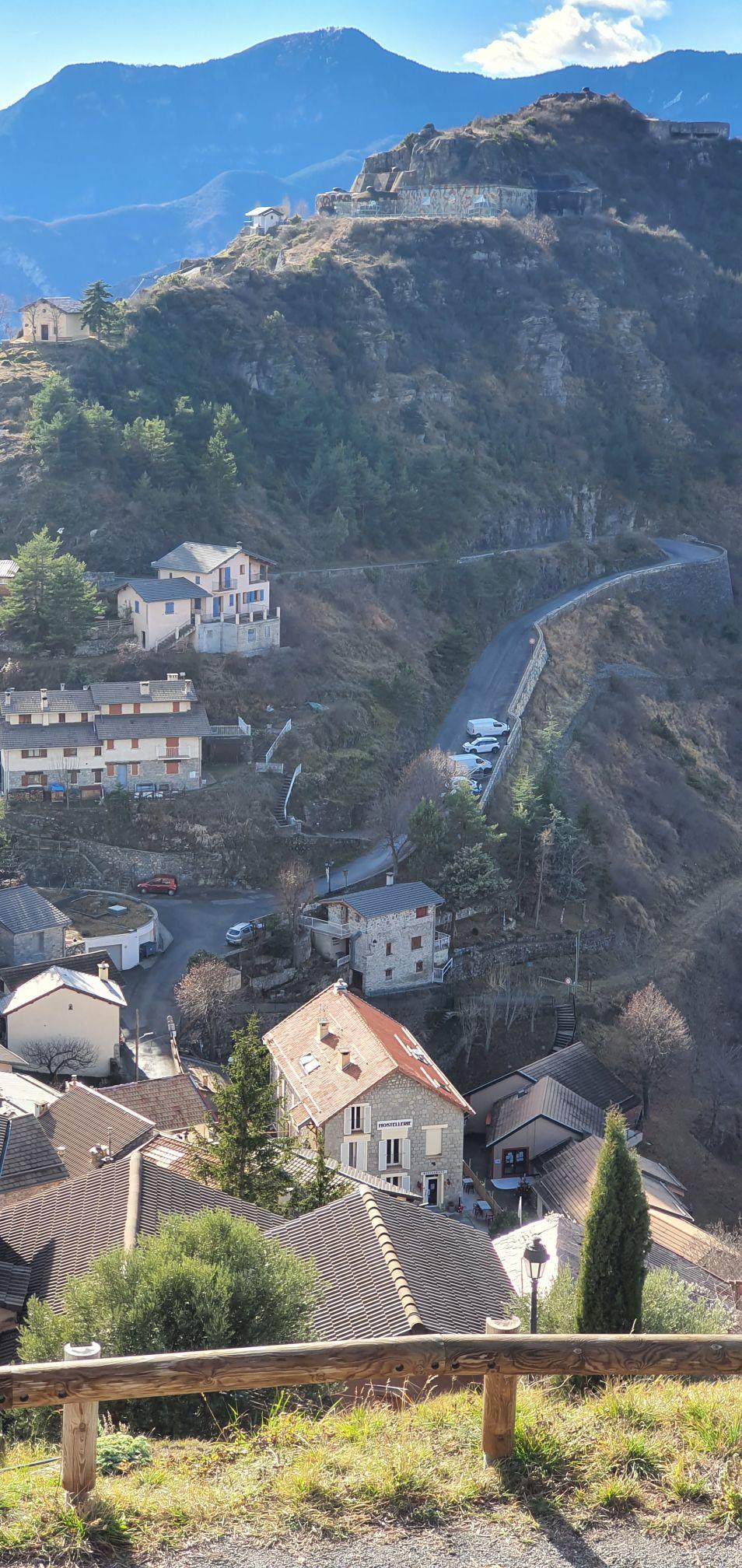 Hostellerie des randonneurs..vue du haut du village 