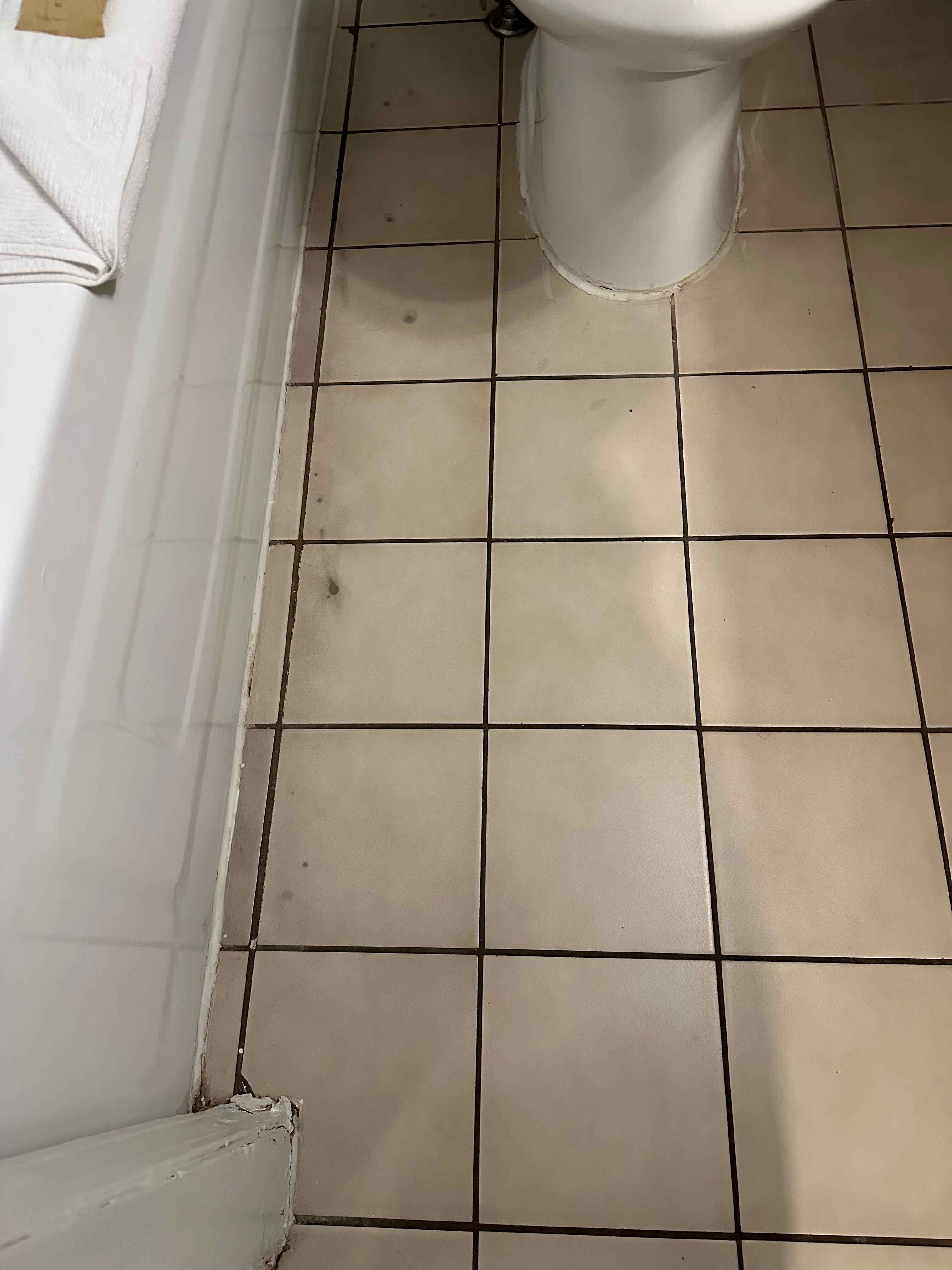 Dirty bathroom 