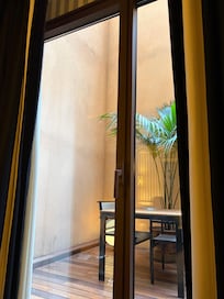 Tenía una bonita terraza privada.