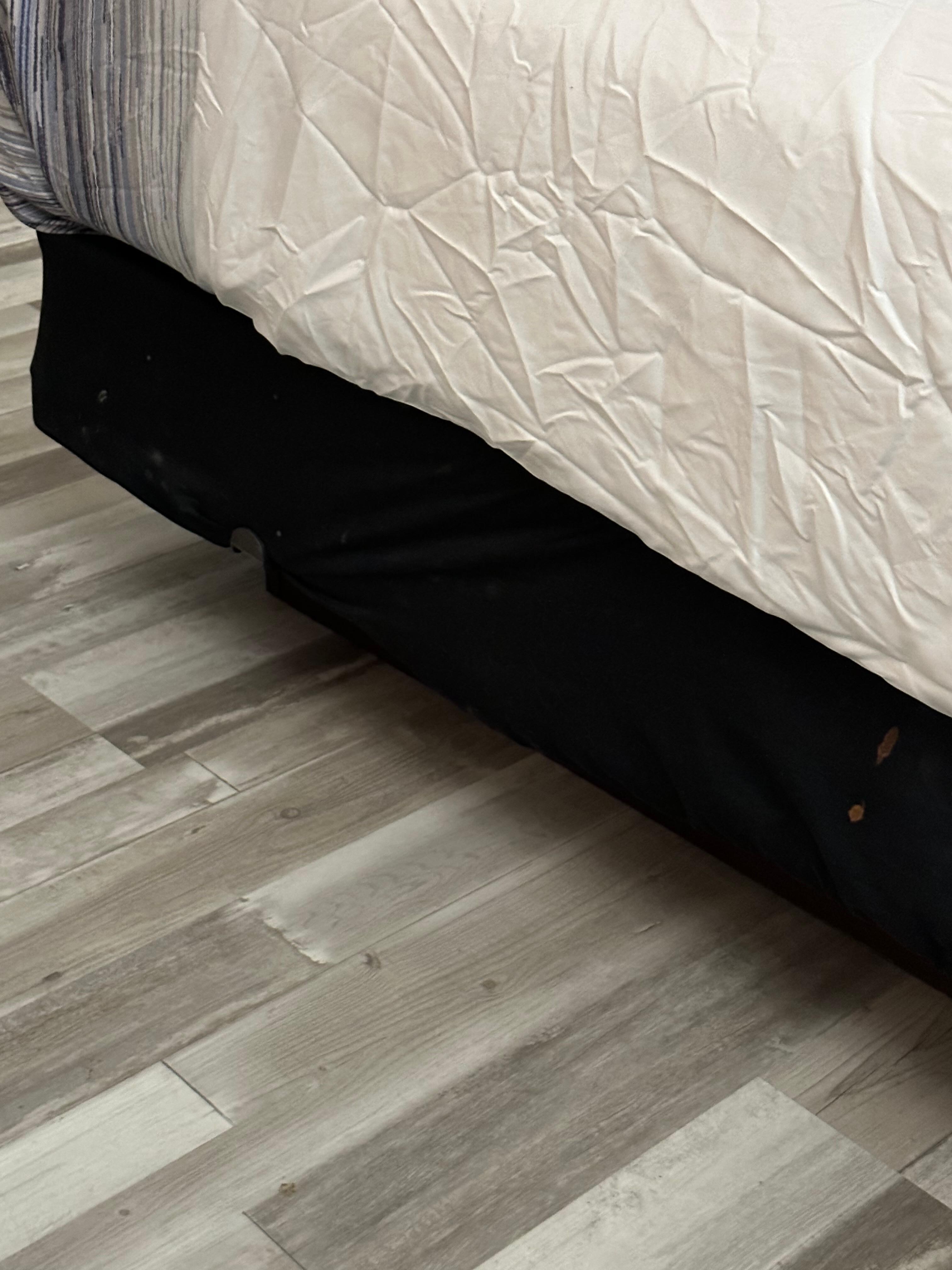 Gross bed skirt