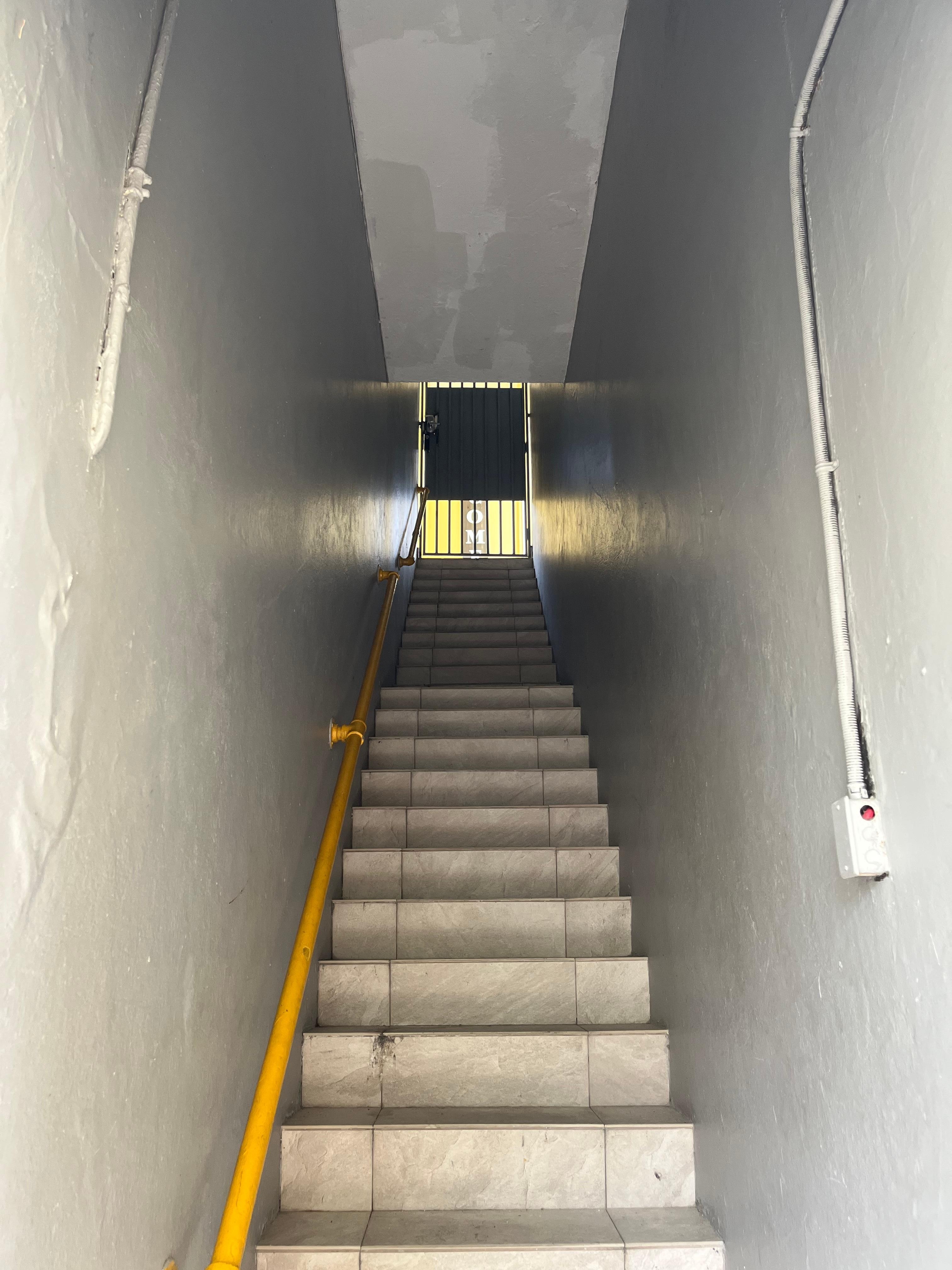 24 escalones tipo pirámide